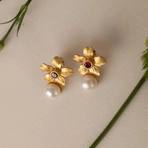 Brincos Flores e Pérolas